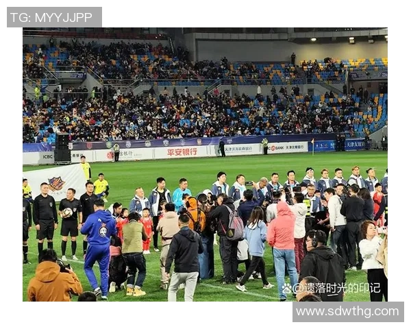 与足球巨星同场竞技：一天成为他们的队友感受超凡球场魅力