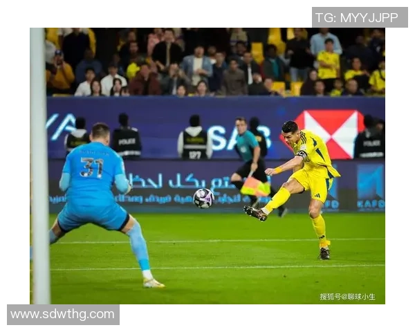 从巨星视角解读绿茵风云看大牌球星如何改变现代足球格局