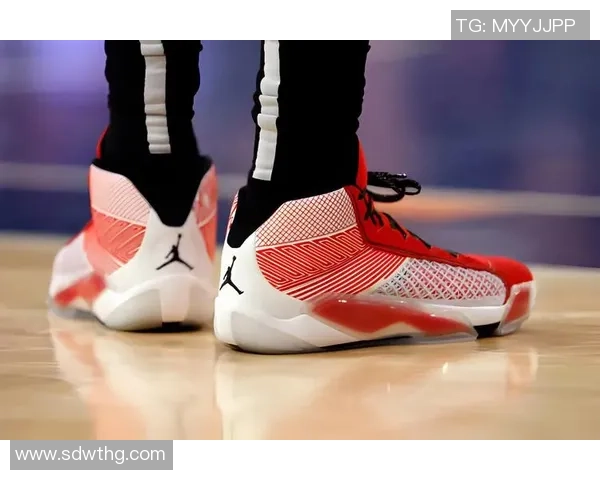 球星收到的球鞋是谁送的呢 球星收到的球鞋是谁送的呢