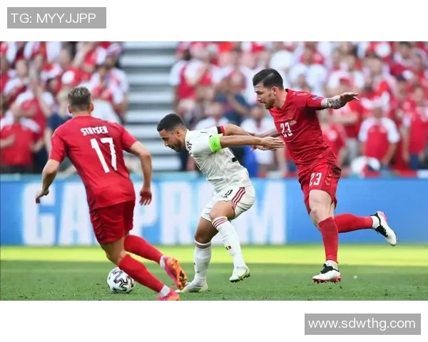 足球巨星温情时刻怀抱大鱼引发网友热议与欢乐讨论