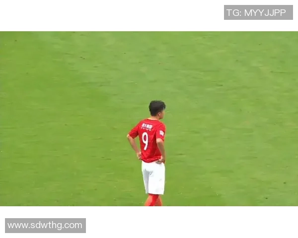 亚洲足球小球星崛起之路:从青训到职业赛场的成长历程 亚洲足球小球星崛起之路:从青训到职业赛场的成长历程