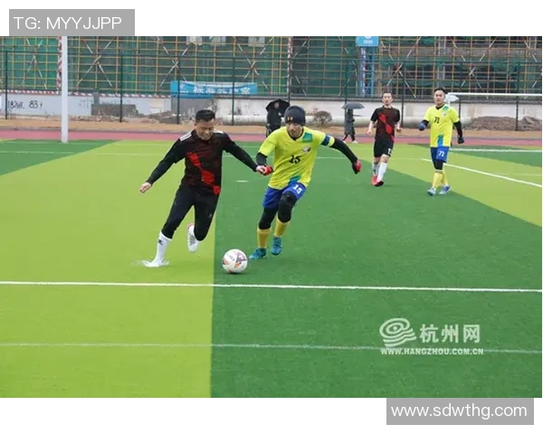 超帅足球球星绿茵场纵横驰骋引领激情燃烧梦想瞬间 超帅足球球星绿茵场纵横驰骋引领激情燃烧梦想瞬间