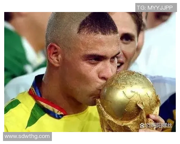 全球前十足球巨星排名揭晓:谁能称霸足坛巅峰,成为历史传奇 全球前十足球巨星排名揭晓:谁能称霸足坛巅峰,成为历史传奇