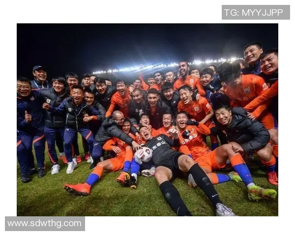 恒大足球明星的崛起与挑战：从辉煌到低谷的背后故事分析